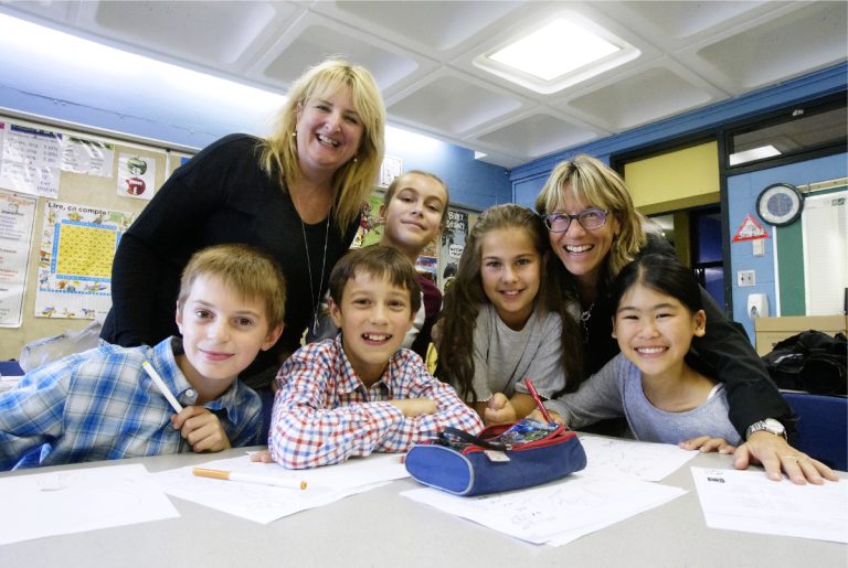 Esther Sauro et Danielle Cossette transmettent leur passion Esther Sauro et Danielle Cossette, deux enseignantes appréciées des élèves de l'école Val-des-Arbres.