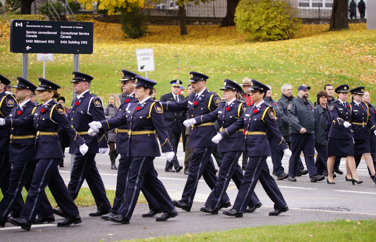La garde d’honneur du Service correctionnel du Canada (SCC) a salué dignement ceux qui sont morts dans l’exercice de leurs fonctions.