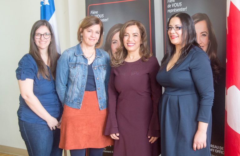 La députée de Vimy Eva Nassif entourée de 	Sylvie Lessard (Rencontre Théâtre Ados), Patricia Lopraino (Centrale des artistes) et Fatima Naasouf (Festival Marocain).