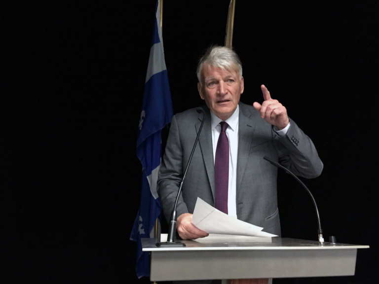 Gilles Vaillancourt aurait profité d’une «entente bonbon», selon l’opposition Jean-Claude Gobé, chef de l'opposition officielle et du parti Action Laval.