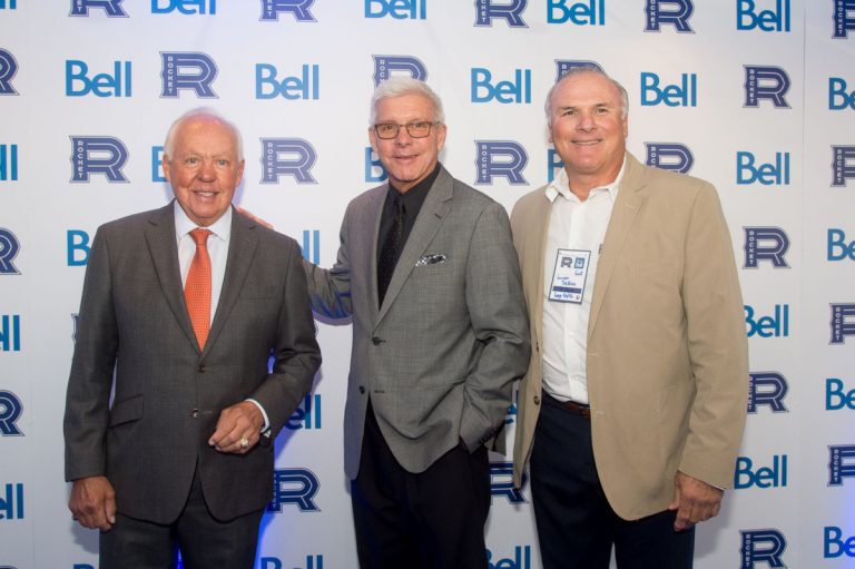 D'anciens joueurs des Canadiens, Yvan Cournoyer, Réjean Houle et Lucien Deblois.