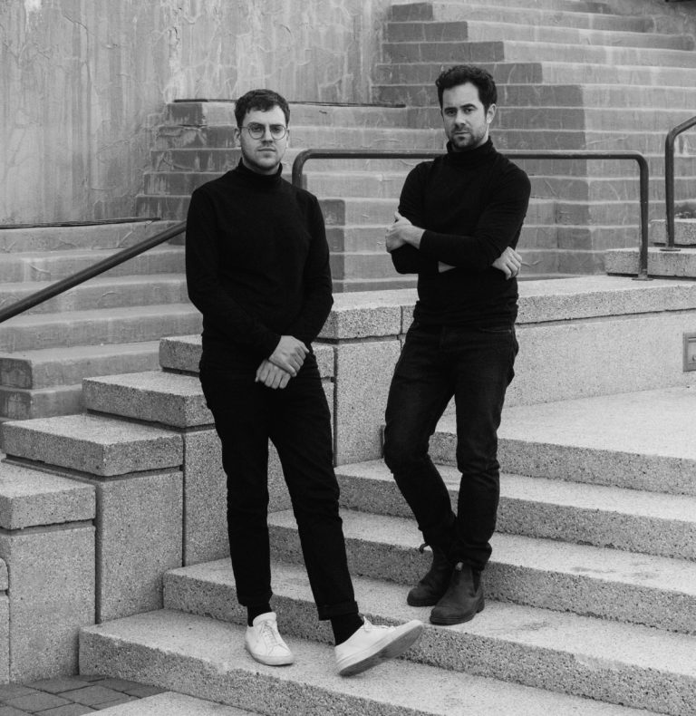 Le pianiste Jean-Michel Blais et le réalisateur et producteur CFCF ont collaboré à ces pièces ayant séduit un auditoire qui s'agrandit de jour en jour sur la planète.