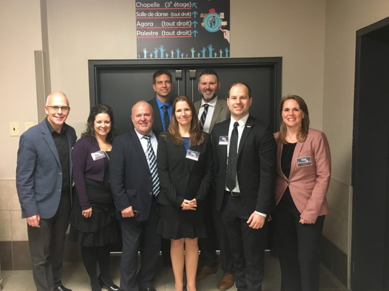 Un 4e Colloque pédagogique sous le signe de la mobilisation François Giard (Collège Laval), Roxane Saumier, Michel Gingras, Marie Robitaille, Jasun Taparauskas, Caroline Perron (Collège Laval), Jean-Philippe Gauthier et Marius Bourgeoys (conférencier invité) composaient le comité organisateur.