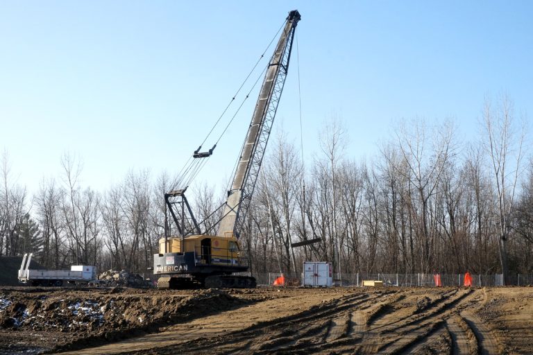 «Il faudrait construire 11 nouvelles écoles primaires» -Louise Lortie Les travaux de construction d'une nouvelle école ont débuté dans Auteuil.
