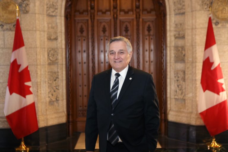 Des responsabilités accrues pour l'élu de Marc-Aurèle-Fortin, Yves Robillard.