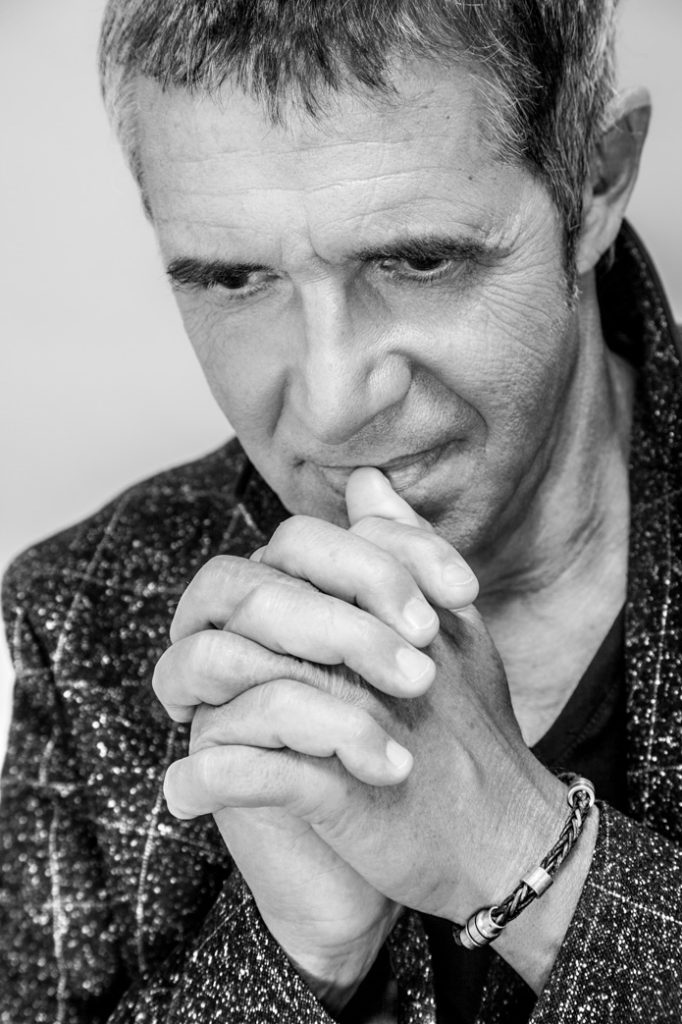 Julien Clerc s'amène pour une première grande tournée depuis fort longtemps au Québec.