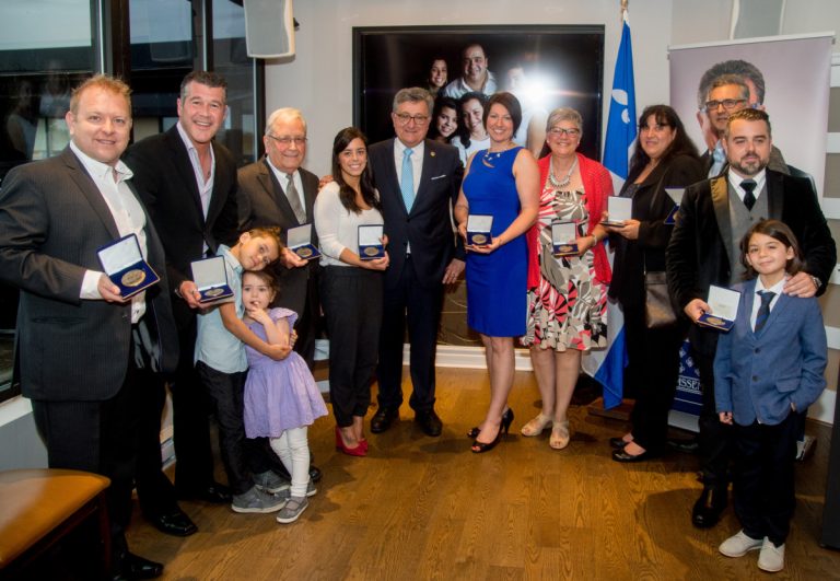 Jean Rousselle remet neuf médailles de l’Assemblée nationale Michel Goyette, Emmanuel Auger, Jean-Yves Carpentier, Meaghan Benfeito, Myriam Tellier, Ginette Ethier, Anna Iannuzzi, Francesco Callaci et Sébastien Sperano ont tous reçu la médaille de l'Assemblée nationale des mains du député de Vimont, Jean Rousselle.