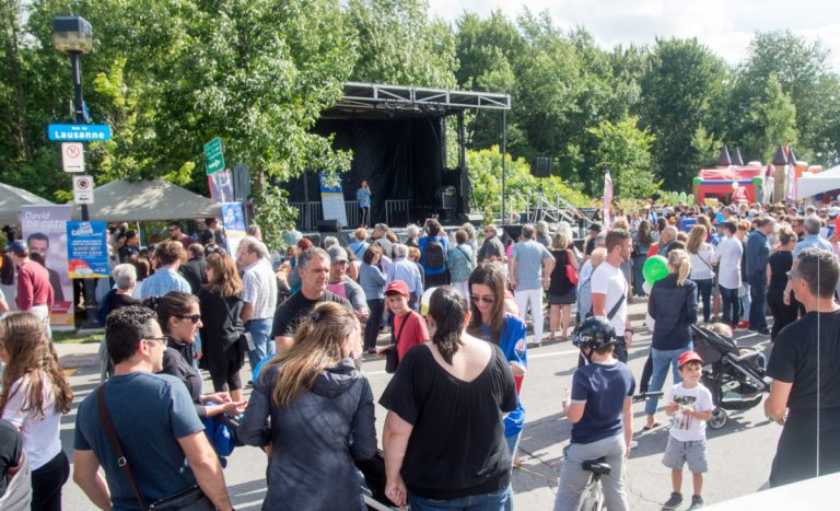 Les Italiens ont célébré en grand au parc de Lausanne Le tronçon de la rue de Lausanne donnant entre les rues de Marbella et de Ronchamp était noir de monde lors de la Journée italienne, le 6 août.