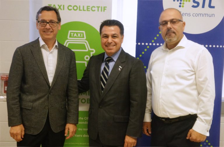 Guy Picard et David De Cotis, de la STL, ainsi que George Tannous, président de Co-Op Taxi Laval, ont dévoilé les grandes lignes du projet, au centre communautaire Champfleury.