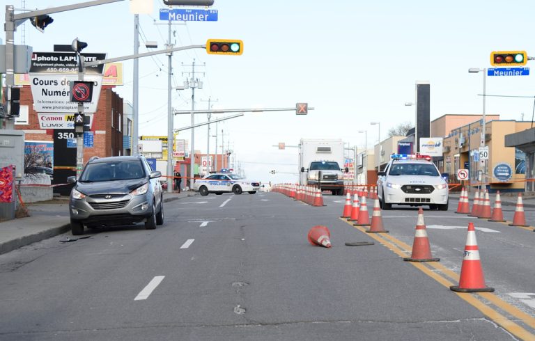 Piéton frappé mortellement boulevard des Laurentides Un périmètre de sécurité a été dressé après ce grave accident.