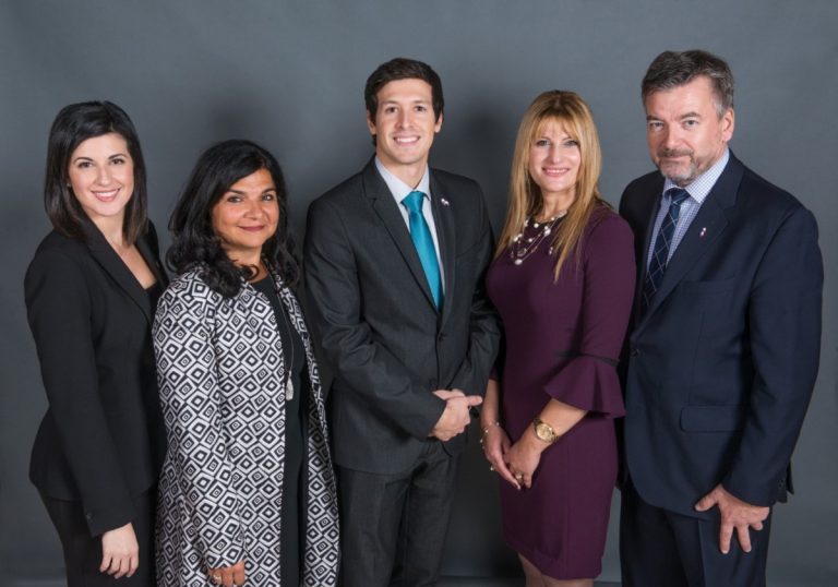Vague de nominations chez les élus Dans l'ordre habituel, on reconnaît les membres de la Commission de la gouvernance: Isabelle Tassoni, Aglaia Revelakis, Stéphane Boyer, président, Aline Dib et Claude Larochelle.