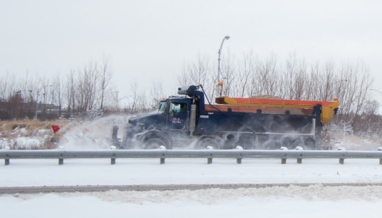 Le mauvais temps cause une dizaine d’accidents Une quinzaine d'incidents ont été recensés entre la soirée du 7 février et le lendemain matin en raison des conditions routières.