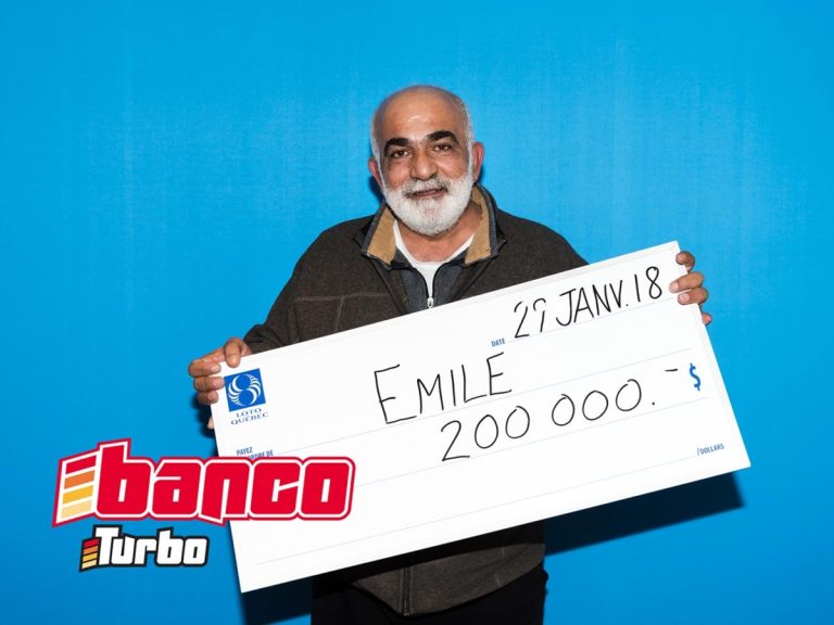 Passage payant dans un Petro-Canada de Dorval pour Émile Fakhouri.