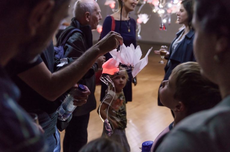 Depuis plus de 30 ans, la Maison des arts de Laval se définit comme un lieu d'expérience artistique plaçant le public et la création au cœur de son intervention.