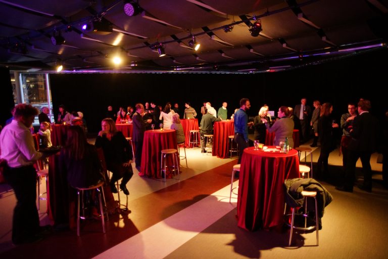 le Cabaret de l'Avenir pourra accueillir jusqu'à 350 invités lors de réceptions. Une formule cabaret avec au maximum de 150  spectateurs sera également disponible pour des concerts uniques.