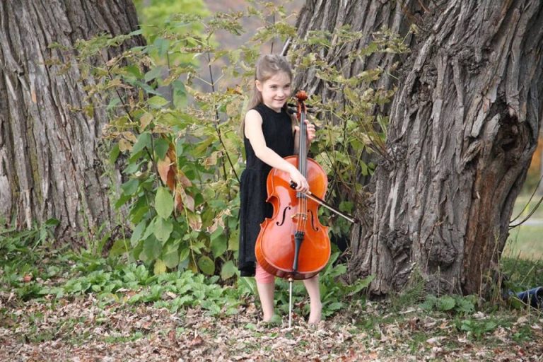 Croquant maintenant la vie à pleines dents, Marinouk Boisvert excelle au violoncelle et en gymnastique.