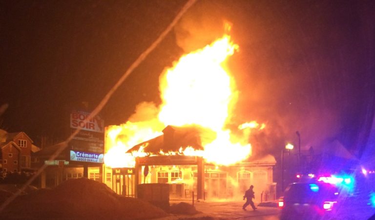 L’incendie du centre commercial de Vimont serait criminel C'est un appel par cellulaire à 3h30 qui a alerté les pompiers.