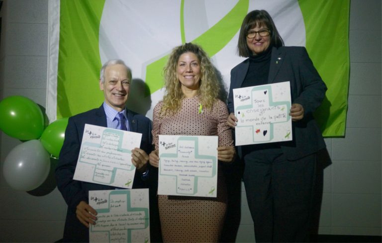 Tous unis pour la persévérance scolaire Hervé Pilon (Collège Montmorency), Jennifer Maccarone (Sir-Wilfrid-Laurier) et Louise Lortie (CSDL) sont tous réunis pour la persévérance scolaire.