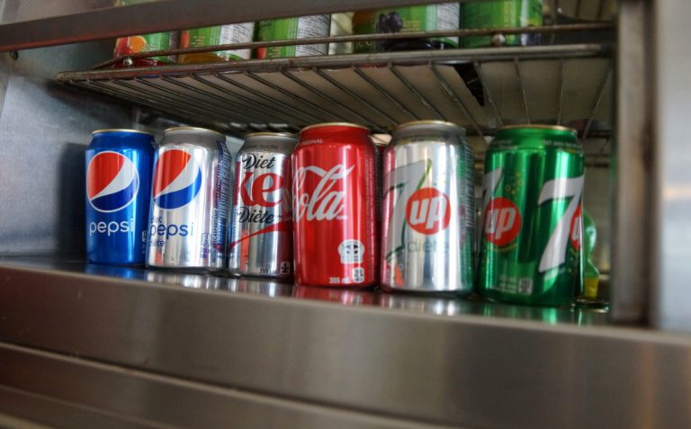 Boissons sucrées: il n’y aurait pas de comité d’experts La vente des boissons sucrées dans les établissements municipaux est au coeur d'un débat... reporté à 2019.