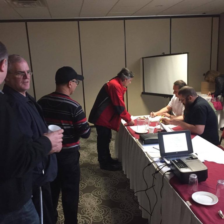 Des syndiqués éliminent une clause orphelin de leur convention Réunis en assemblée générale lors du premier week-end de mai, les travailleurs syndiqués de l'usine Syncreon ont entériné leur nouveau contrat de travail pour les trois années à venir.