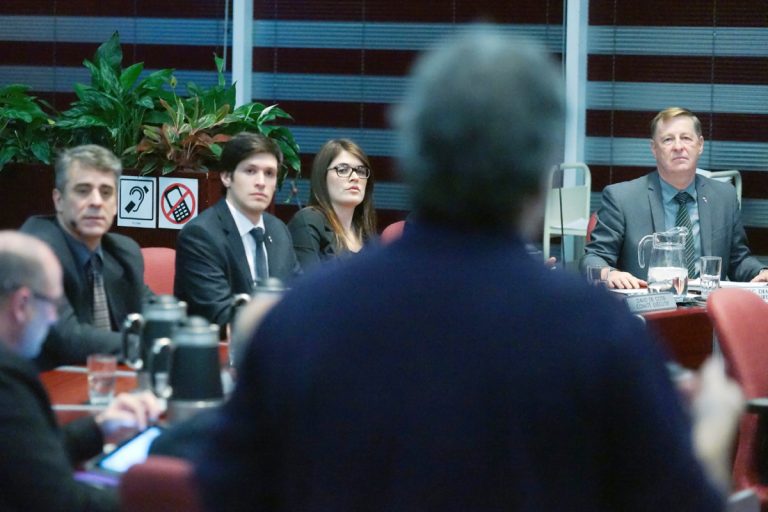 La séance de conseil municipal du 8 août a été si chargée qu'elle devra se prolonger ce vendredi 11 août en matinée.