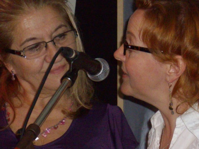 Nancy R. Lange et Aspasia Worlitzky, deux auteures membres du R.A.P.P.E.L: Parole-Création ont créé un spectacle inspiré d'abord par leurs pères expatriés.