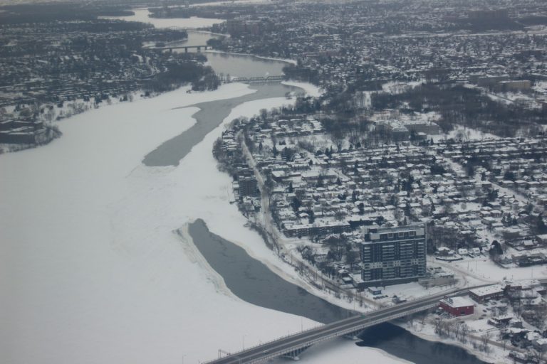 L’équipe des mesures d’urgence et la firme d’experts-conseils Hydro Météo travaillent de concert pour surveiller la situation sous contrôle pour l'instant.
