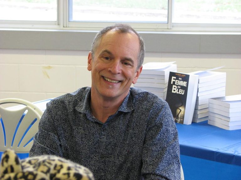 Depuis 1997, Patrice Landry adore écrire des romans de type science-fiction, en plus de ses autres publications.