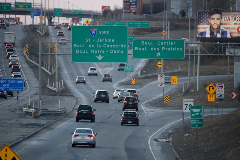 Ces travaux sont effectués dans le cadre de l'aménagement du centre-ville de Laval.