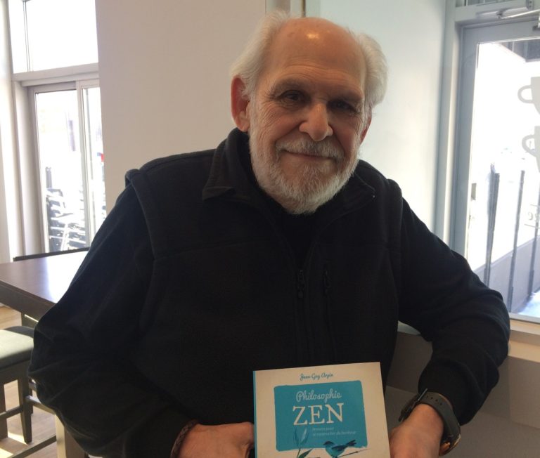 Des pensées zen pour une recherche du bonheur Jean-Guy Arpin consacre sa vie à la quête du bonheur de l'intérieur vers l'extérieur.