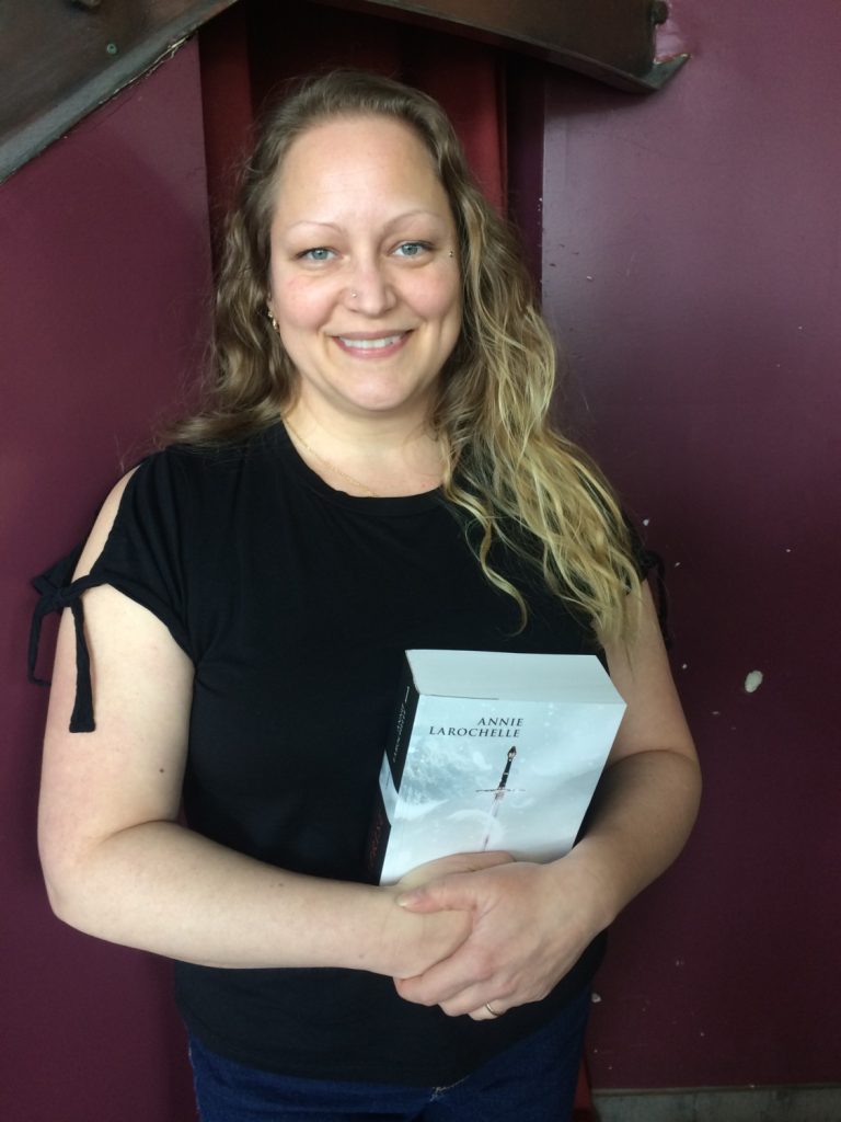Annie Larochelle se fait de plus en plus connaître du lectorat adepte de littérature québécoise fantastique.