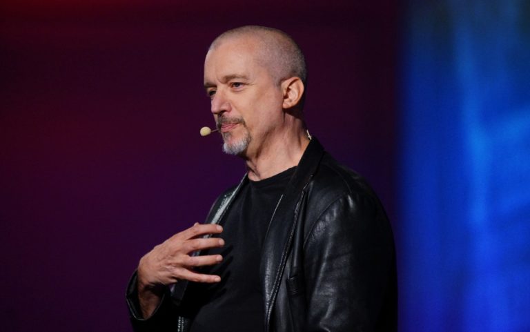 Dan Bigras a offert une prestation pour les quelque 200 personnes réunies au Château Royal, le 28 septembre, lors d'un spectacle-bénéfice.