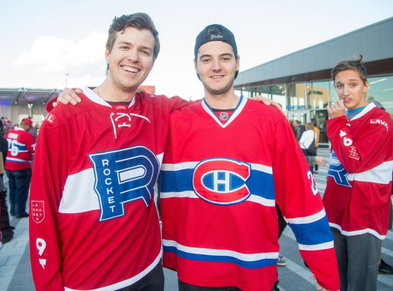 Justin Boisvert et Cédric Carignan arborent fièrement le chandail du Rocket et du Canadien.