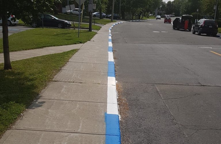 La Ville suspend jusqu'à nouvel ordre le déploiement de cette mesure controversée.