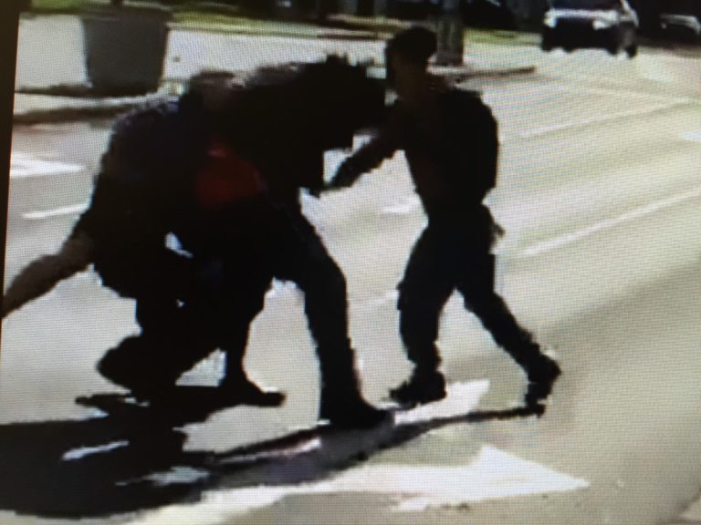 Des jeunes auraient fait un mauvais parti au chauffeur.