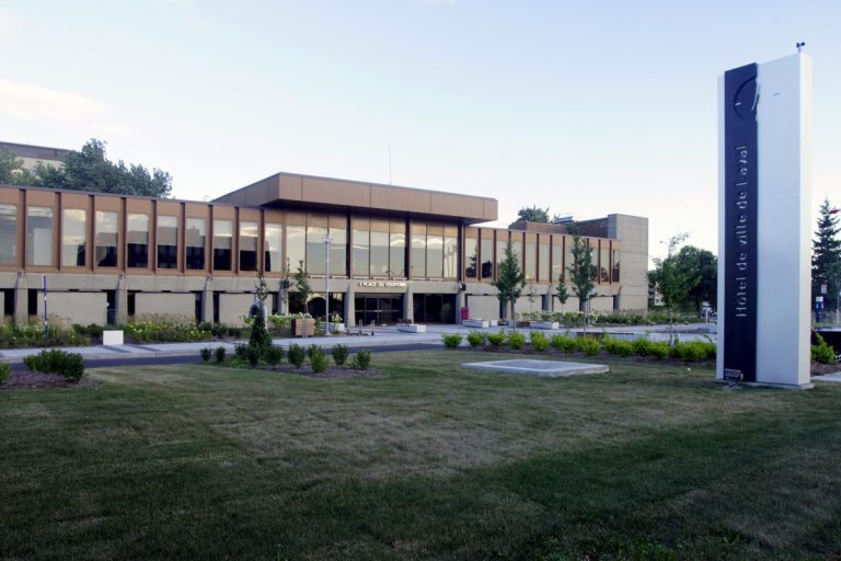 Les chefs se prononcent sur le droit au référendum L'Hôtel-de-Ville rend public l'horaire des services publics pour le long week-end de Pâques.