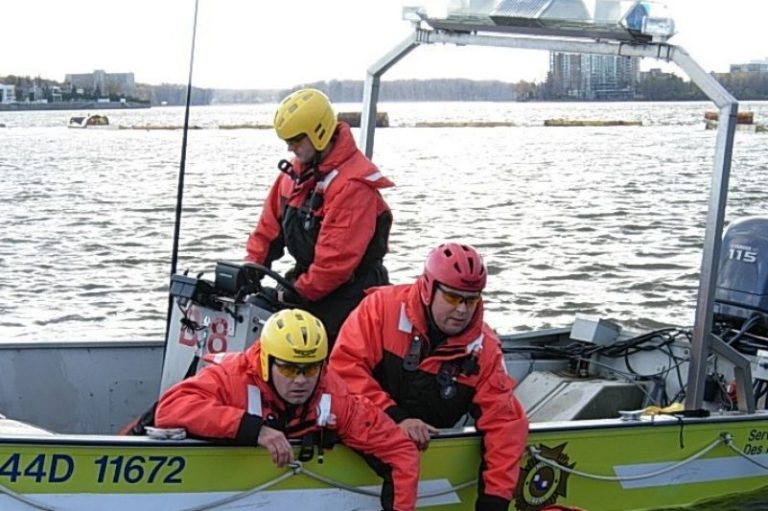 Les pompiers ont récupéré un homme sous le pont Papineau le dimanche 10 septembre.