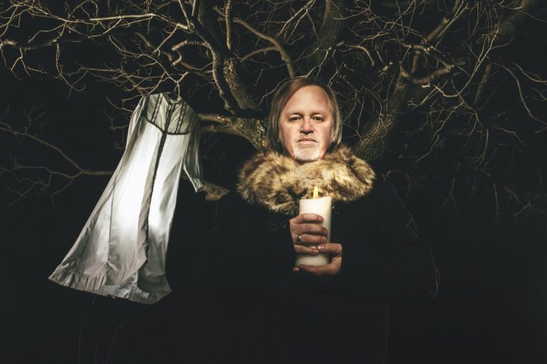 Kevin McCoy a touché le public québécois avec cette pièce sur la quête de ses racines et sa place dans le monde.