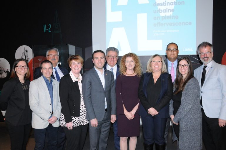 Le caucus des députés libéraux de Laval était réuni au Cosmodôme pour le dévoilement du plan stratégique quinquennal de Tourisme Laval et l'annonce d'une aide financière accordée à trois projets de nature touristique.