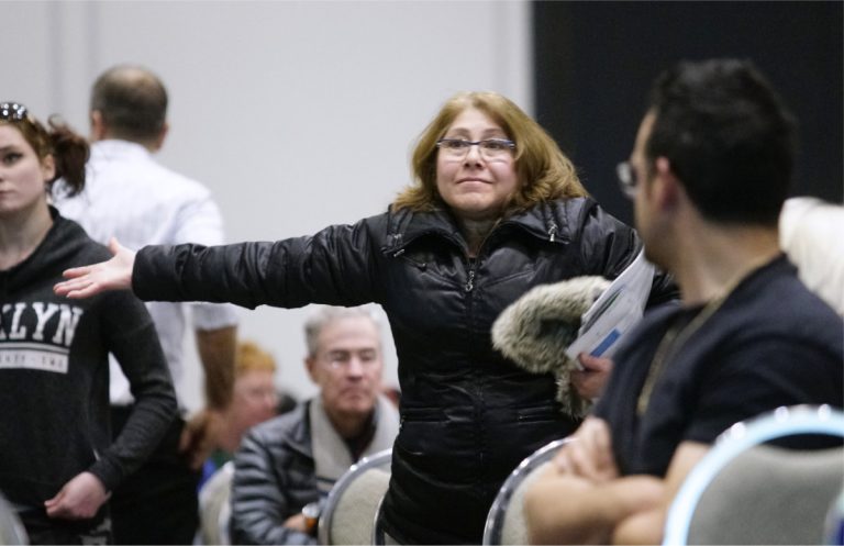 Les mines des citoyens touchés par les inondations était abattue ou furieuses.