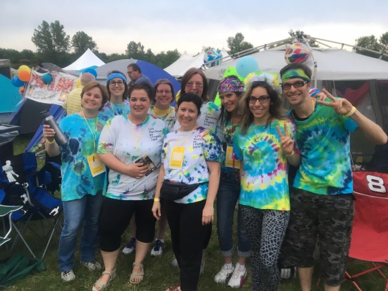 Le Relais pour la vie amasse 122 000 $ Il y avait de la paix et de l'amour dans l'air sur le site de l'école Leblanc, les 10 et 11 juin.