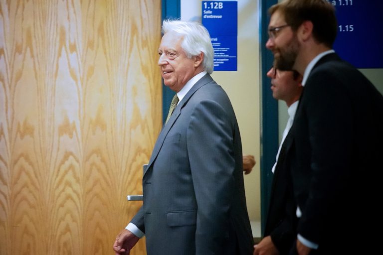 Depuis que Gilles Vaillancourt a plaidé coupable à des accusations réduites, les ex-hauts-fonctionnaires Claude Asselin (photo) et Claude Deguise font désormais face à l'accusation la plus grave parmi les 33 coaccusés restants, soit celle de gangstérisme. Le premier a été directeur général de la Ville de 1988 à 2006, alors que le second a dirigé le Service de l'ingénierie de 1997 à 2008.