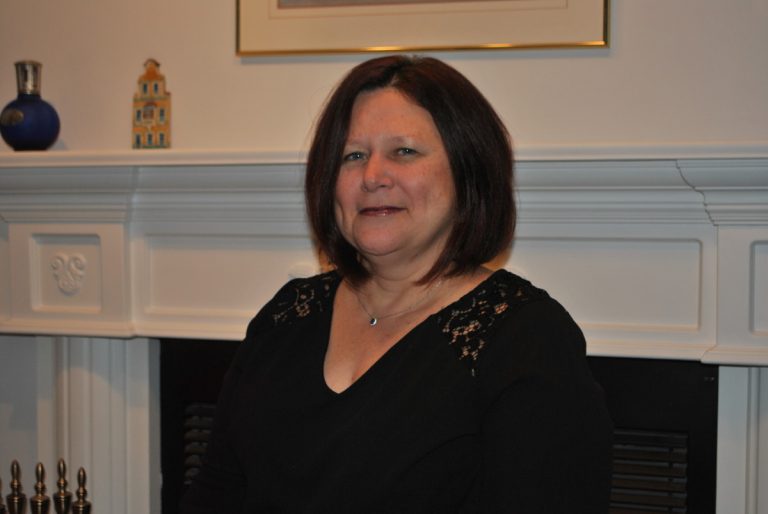 Hélène Gauthier considère qu’elle a eu beaucoup de chance, ayant bien réagi au traitement. Son état est stable et elle a repris son travail dans une banque.