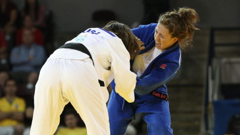 Une Olympienne à Georges-Vanier L'Olympienne Catherine Beauchemin-Pinard fera des heureux en remettant des médailles aux jeunes judokas.