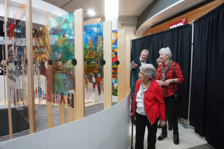 Ce projet mobilisateur a réuni des aînés des quatre coins du Québec, dans le but de partager leur bonheur collectif de la vie en résidence.