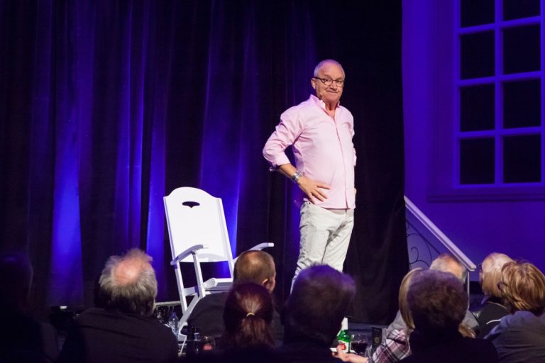 Michel Barrette n'est jamais à court d'anecdotes pour faire rire son public.