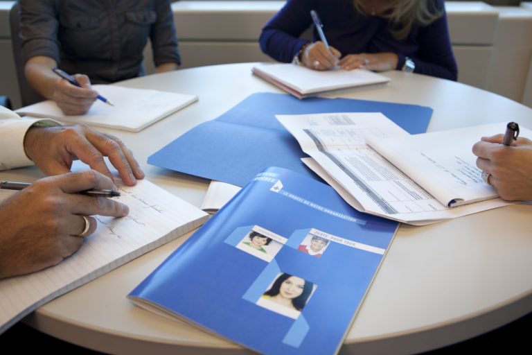 Près de 50 000 $ d’amende pour fraude fiscale Rappelons que Revenu Québec a pour mission de s’assurer que chacun paie sa juste part du financement des services publics. Son objectif est de maintenir l’équité fiscale dans l’intérêt de tous.