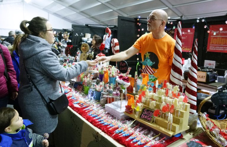 Une soixantaine d'exposants ont pris part à cette septième édition du Marché de Noël.