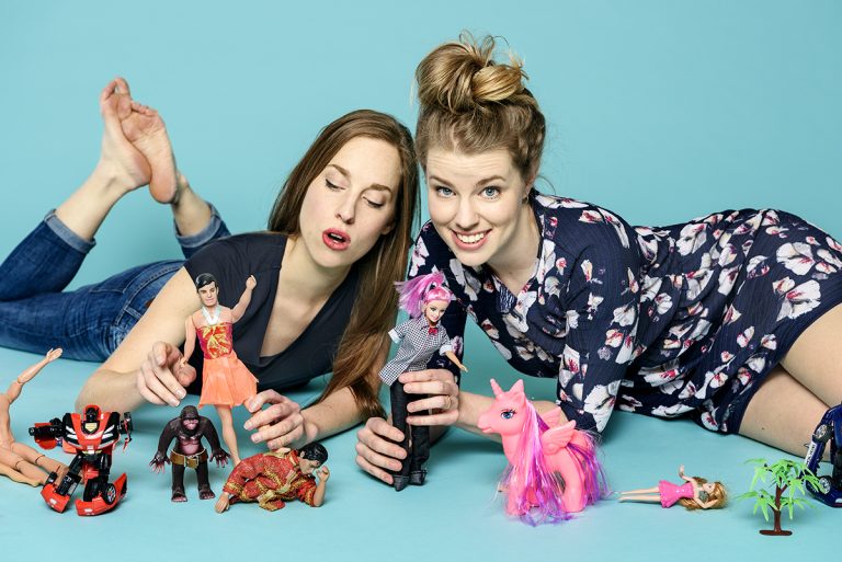 L'animatrice Lili Boisvert et la journaliste Judith Lussier forment le duo féministe et humoristique Les Brutes dont les capsules sont diffusées sur le site Web de Télé-Québec.