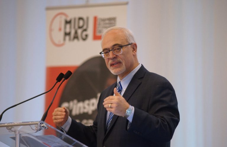 Le ministre Leitao invite à la prudence Le ministre des Finances du Québec, Carlos J. Leitao, était de passage à Laval, le 12 février.